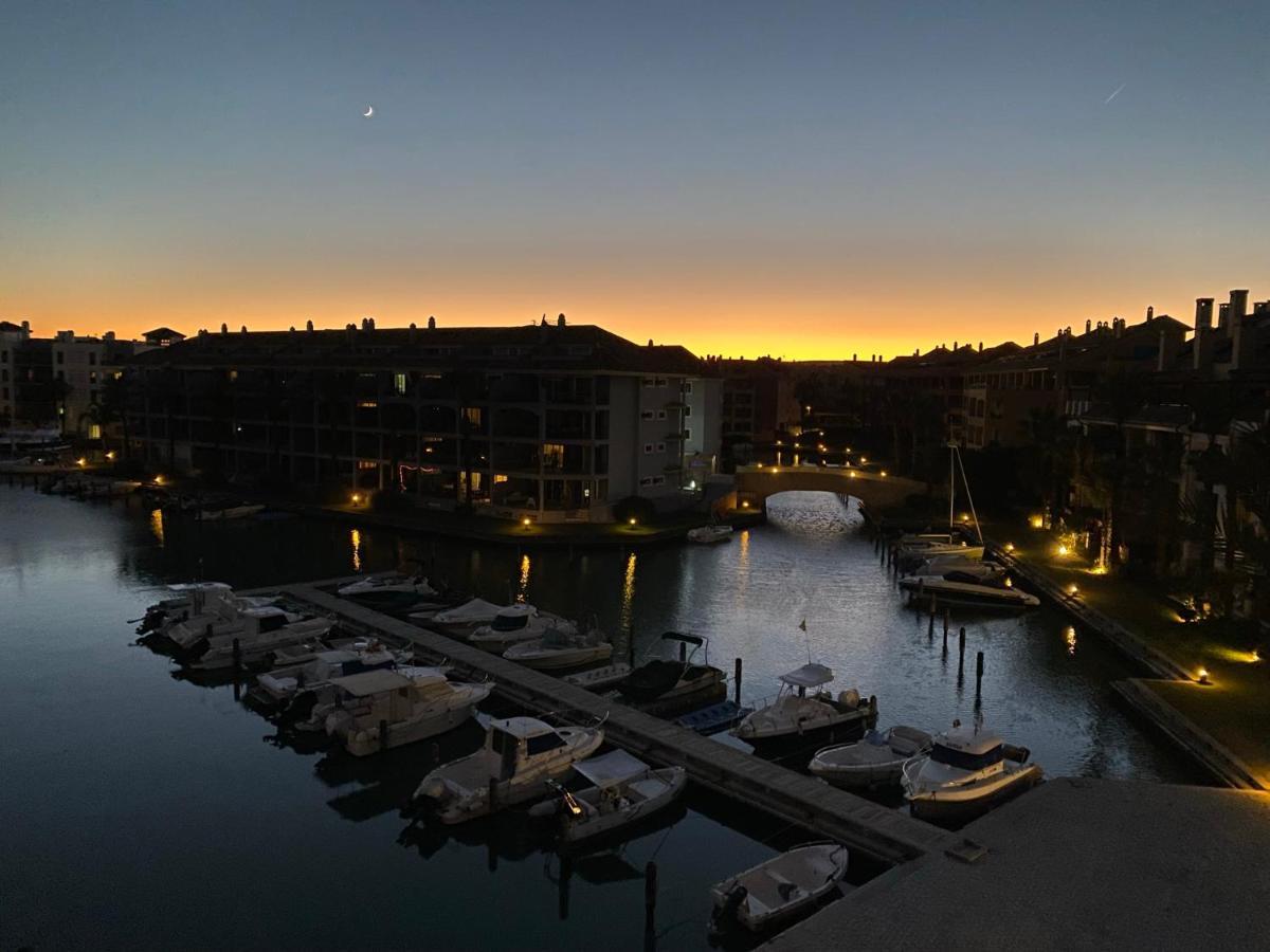 Apartamento Con Terraza Sobre La Marina De Sotogrande Сан Роке Екстериор снимка